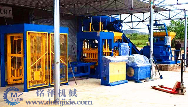 水泥透水磚機(jī)客戶現(xiàn)場